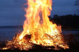 Read more about the article Buckfield Man Injured Burning Brush