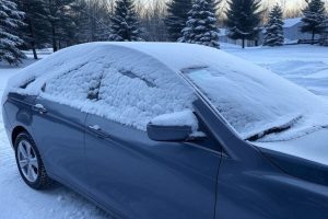 Read more about the article It’s Against the Law to NOT Knock Snow/Ice Off Your Vehicle