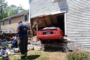 Read more about the article Man Dies When His Car Crashes Into Norway House