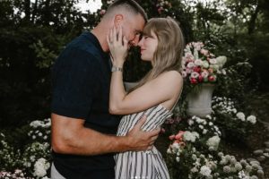 Read more about the article Taylor Swift Announces Engagement to Travis Kelce
