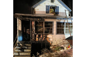 Read more about the article Residents Escape Waterville Fire