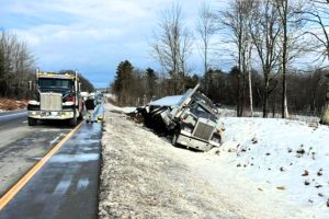 Read more about the article UPDATE: Traffic Delayed After Tractor Trailer Crash on I-95 in Waterville